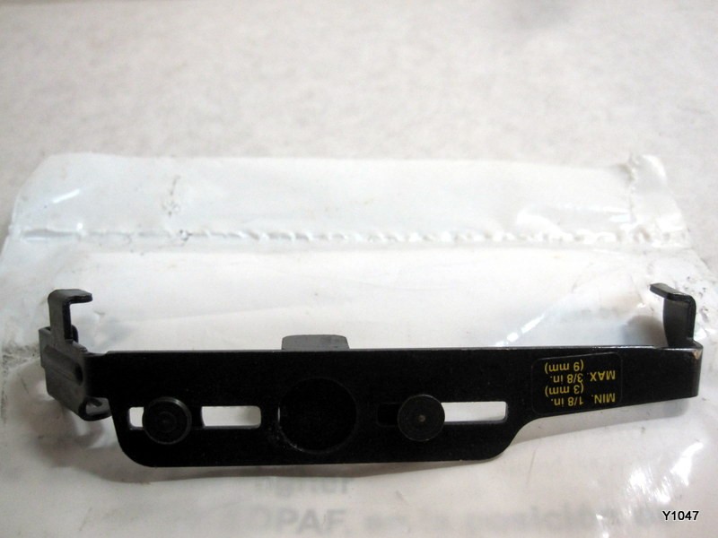 Circuit breaker accessory, E-Frame, padlock attachment, lock off