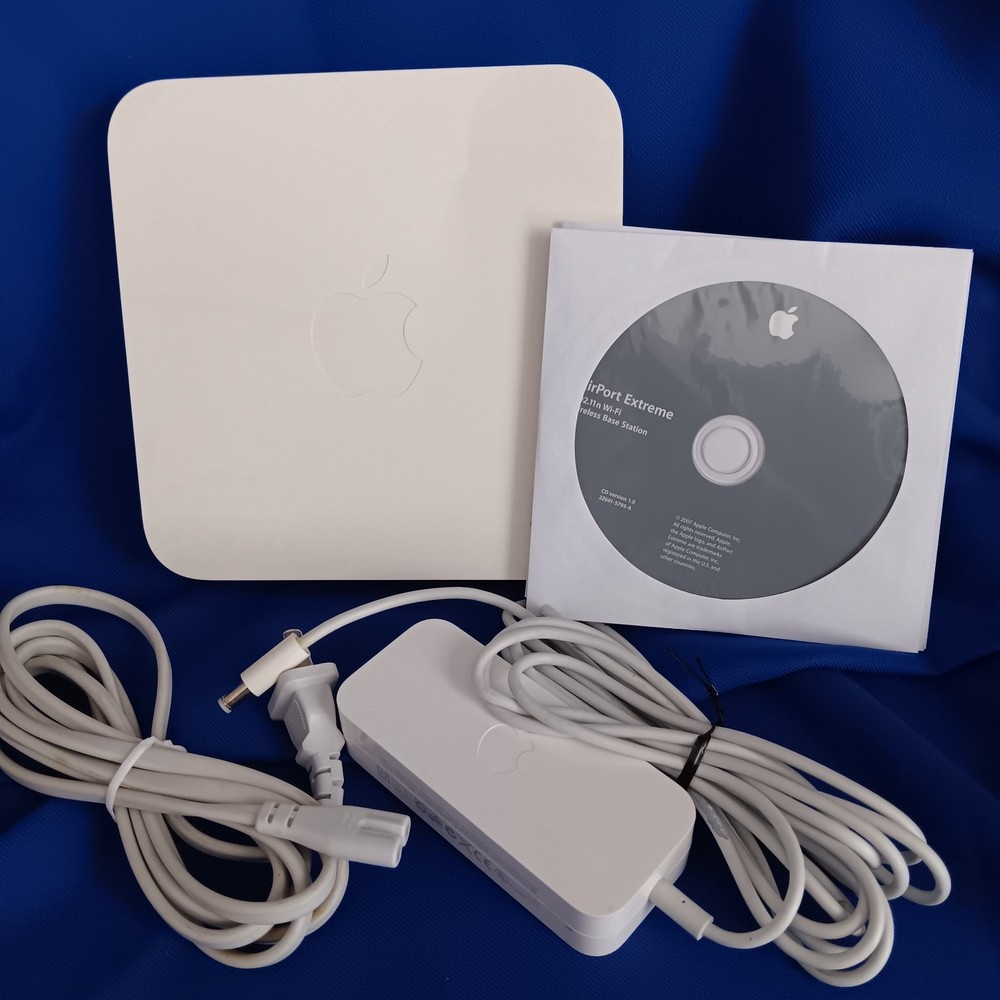 Apple A1143 4-Port Wireless N Router) + Installation Disk + Cords