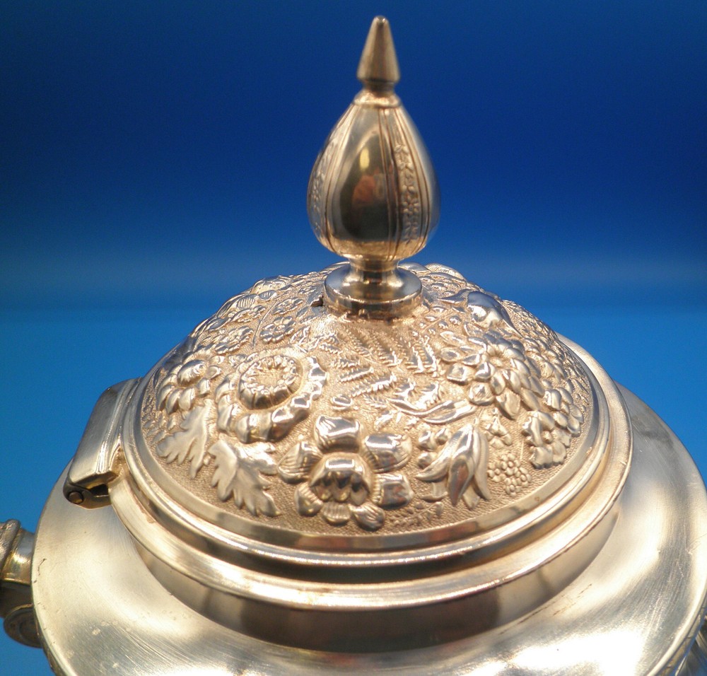 WM Rogers Silver Plate Lidded Coffee Pot
