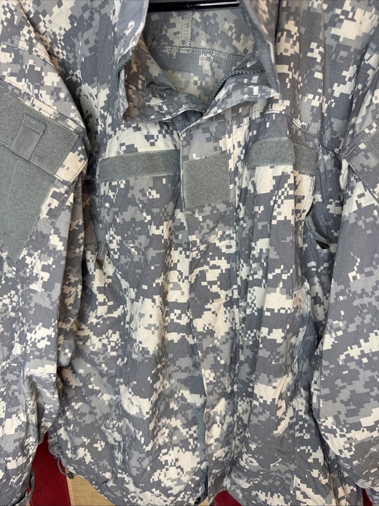 Medium Regular Army ACU Jacket Soft Shell Cold Weather Digital Camo Uniform 5591