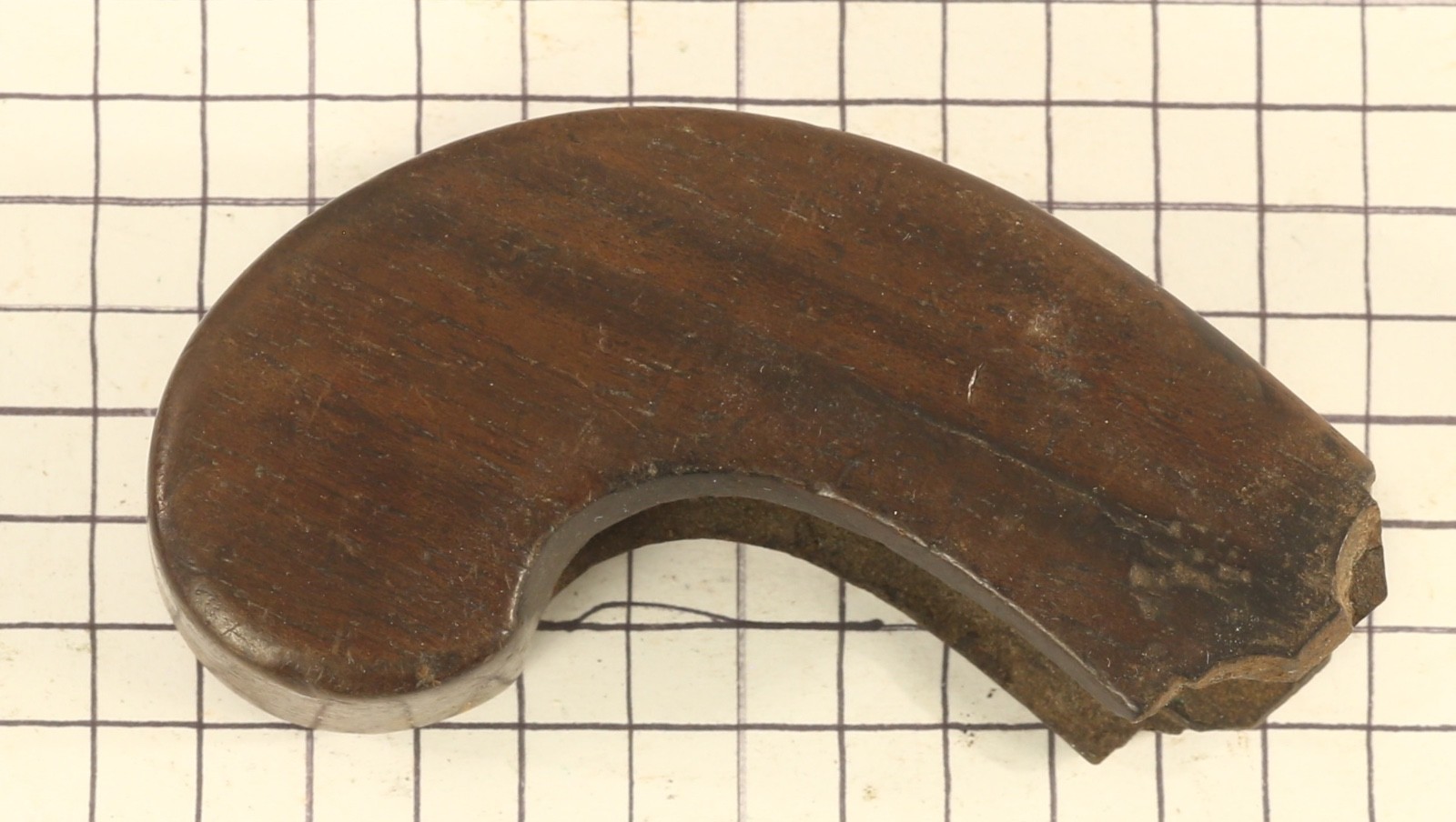 walnut grip for a small flintlock or percussion muff pistol 096