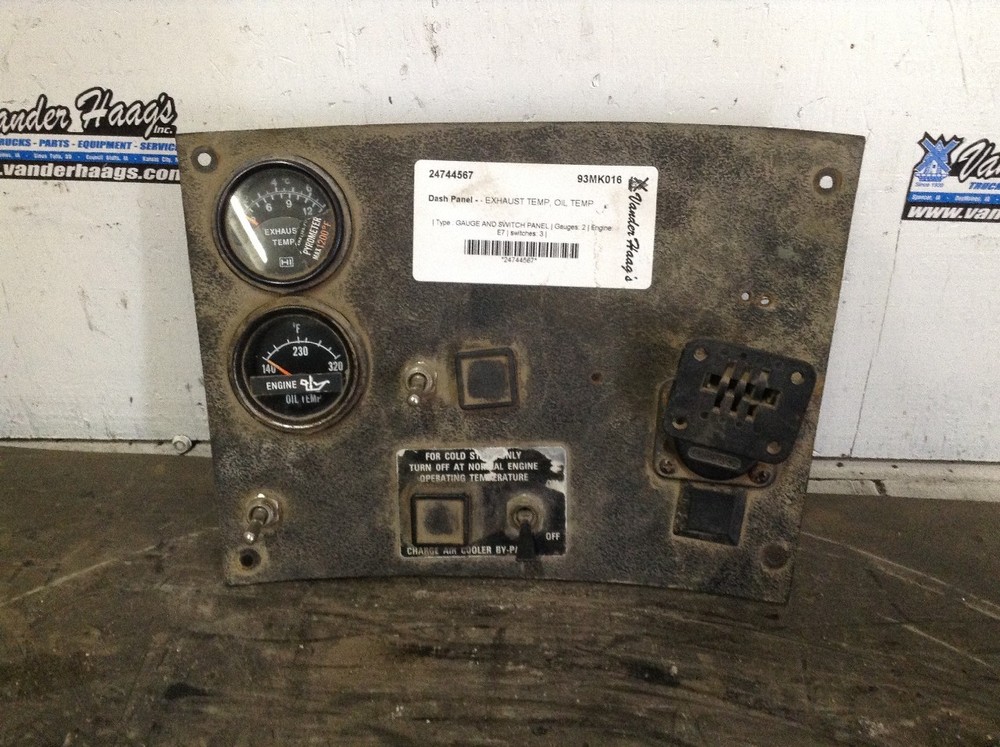 Mack DM600 GAUGE AND SWITCH Dash Panel - Used | P/N 86MT516