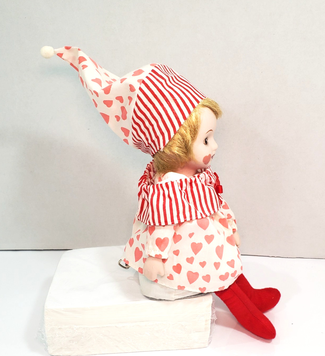 Vintage Wind-Up Musical Clown Doll Bisque Face Hands Plays MEMORY