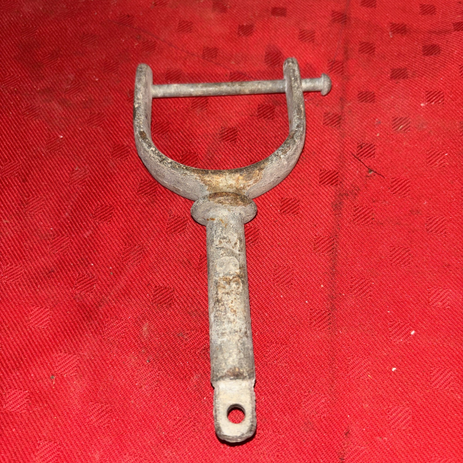 VINTAGE Metal - ONE OAR LOCK DRILLED FOR A PIN - TOOL/MARINE/NAUTICAL