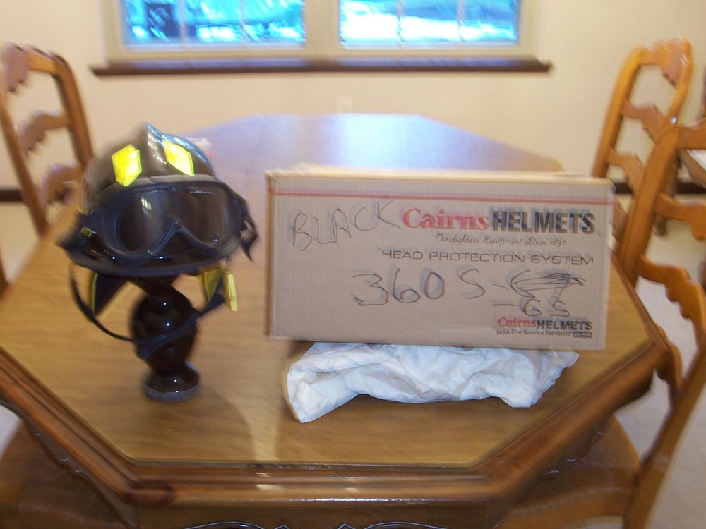 CAIRNS 360 S - GS WITH GOGGLES BLACK NEVER WORN