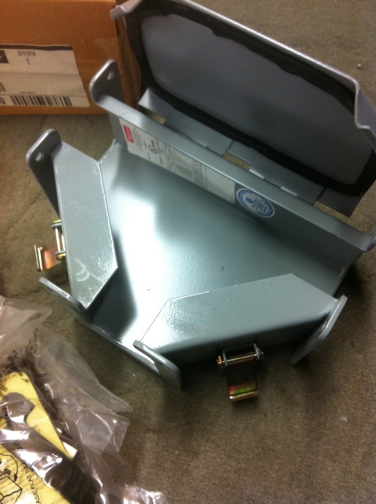 HOFFMAN  F-22LTA TEE FITTING 2.5 X 2.5 NEW IN BOX