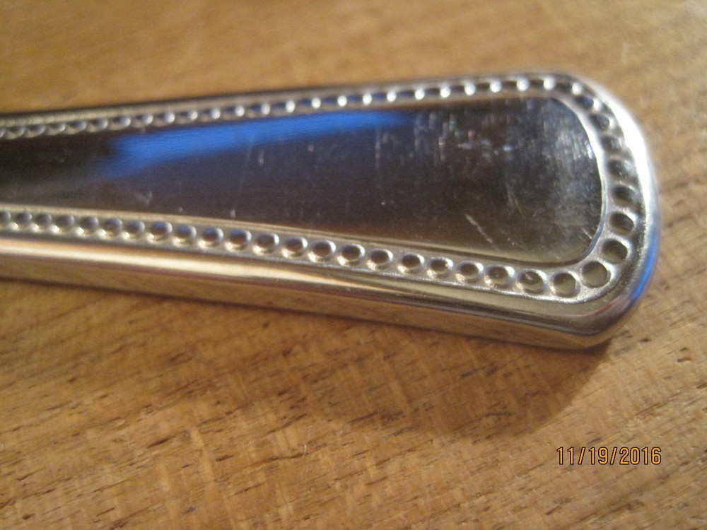 Vtg Oneida 1881 Rogers stainless Solid Dinner Knife Beaded Artistry Needlepoint