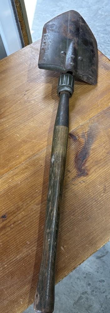 ORIGINAL WWII US ARMY M1943 COMBAT FIELD FOLDING SHOVEL-DATED 1943 WOODS