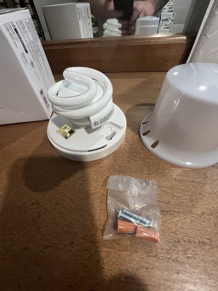 Legrand Fluorescent Lamp holder 277flcc12