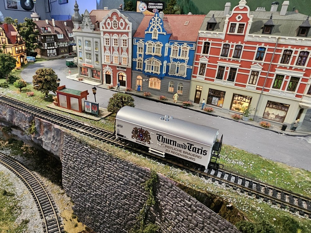 Bauer DB Thurn Und Taris Freight Car 180645 HO Scale DC