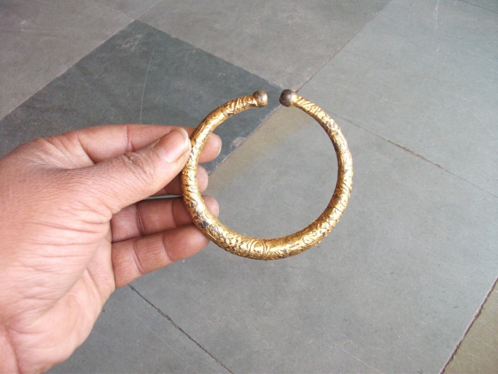 4 Pc Vintage Fine Metal Handcrafted Solid Crafted Bracelets /Bangles