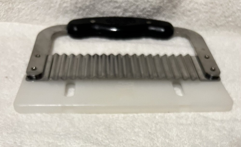 Pampered Chef Hand Held Serrated Chopper Slicer Dough Cutter Kitchen Tool READ