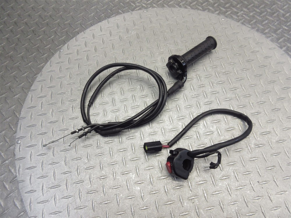 2011 10-14 Triumph Sprint GT Right Handlebar Control Switch Throttle Grip Cable