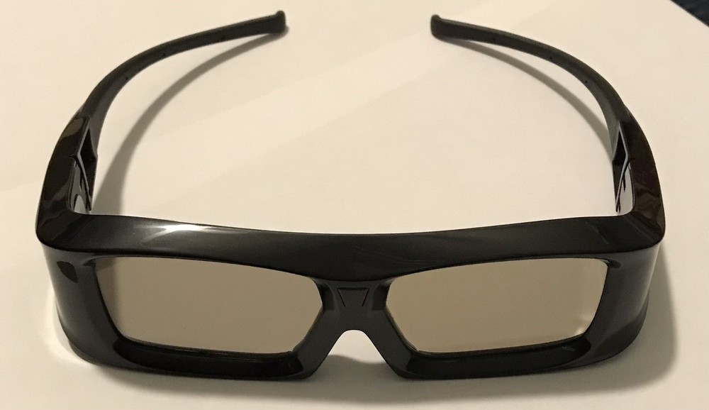 HP ENVY 17 3D active-shutter glasses by XPAND