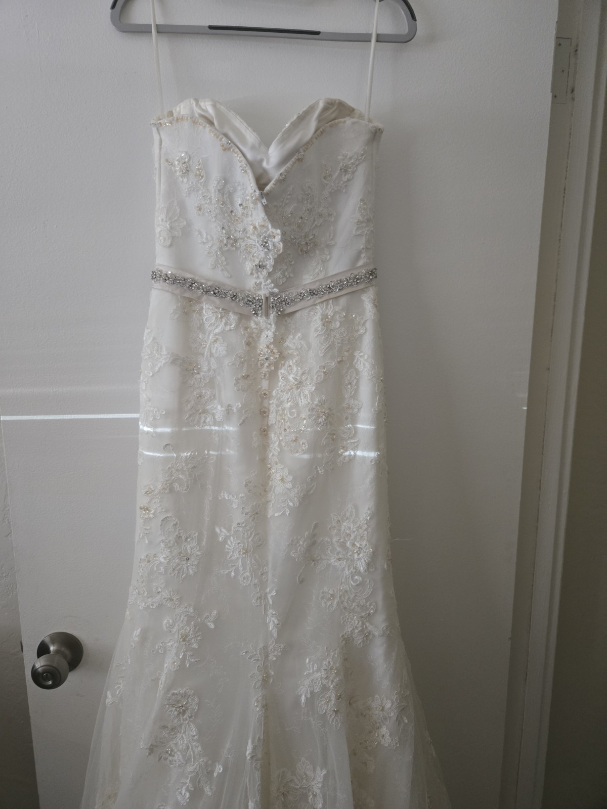 CB Couture Ivory Lace Mermaid Wedding Dress Size 6 Sleeveless Sweetheart