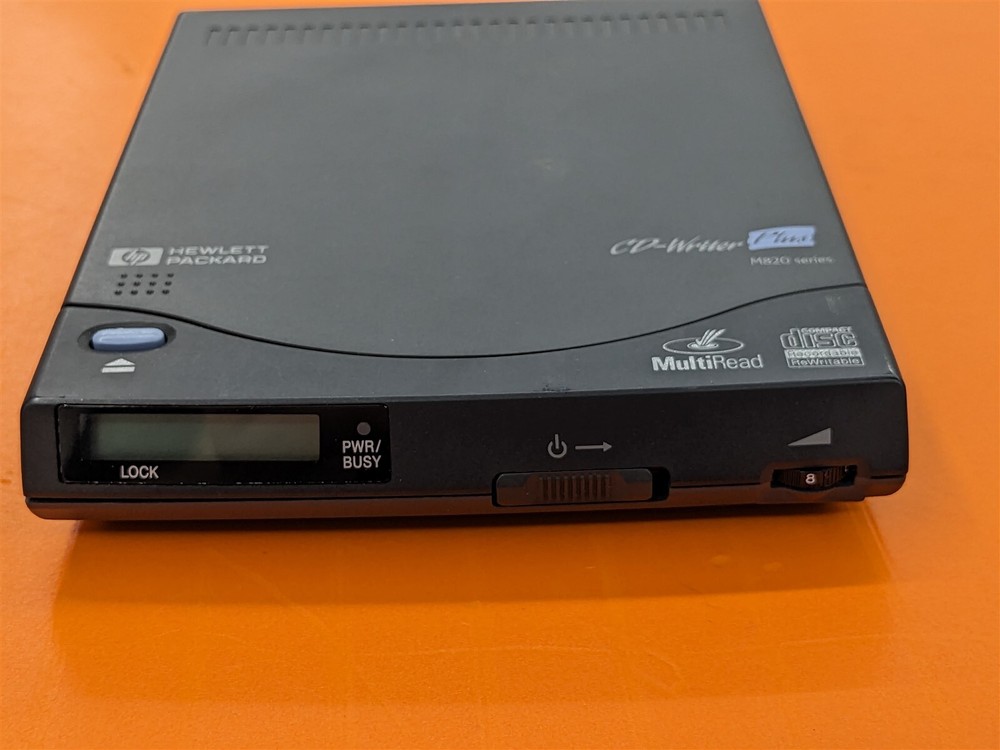 ⭐️⭐️⭐️⭐️⭐️ Vintage HP M820 CD-Writer Plus w/ Software Disk, Cable, & PC Card