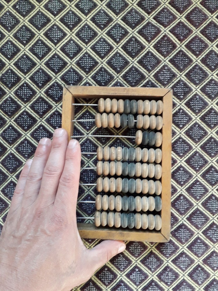 Manual counting machine