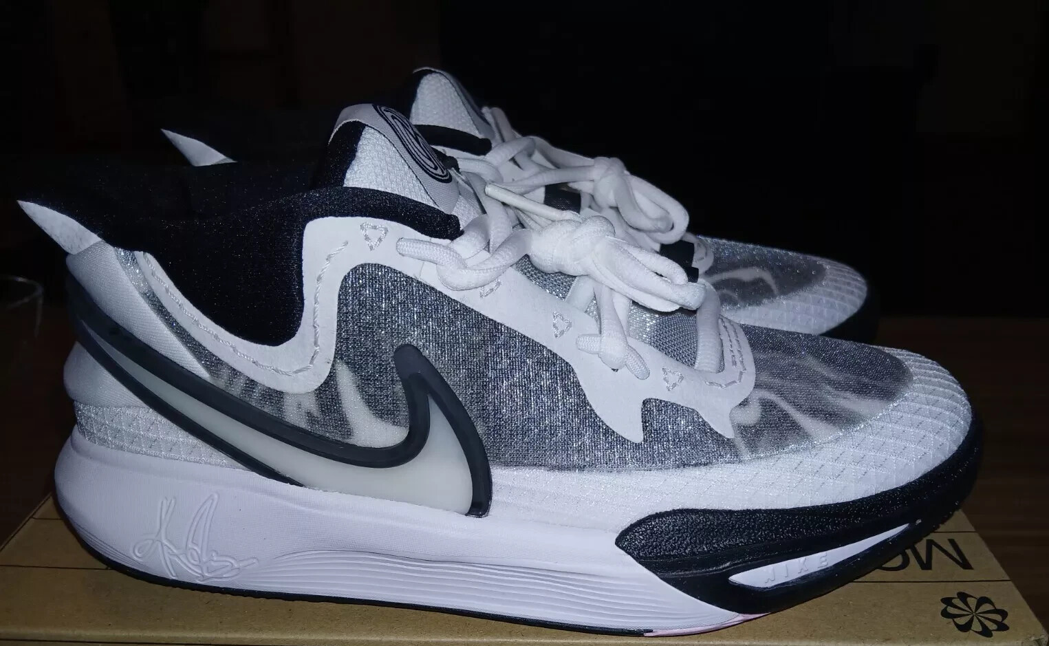 Nike Kyrie 8 GO  Size- 5.5Y  White/White Black.  DQ8076-101 **NEW-IN-BOX