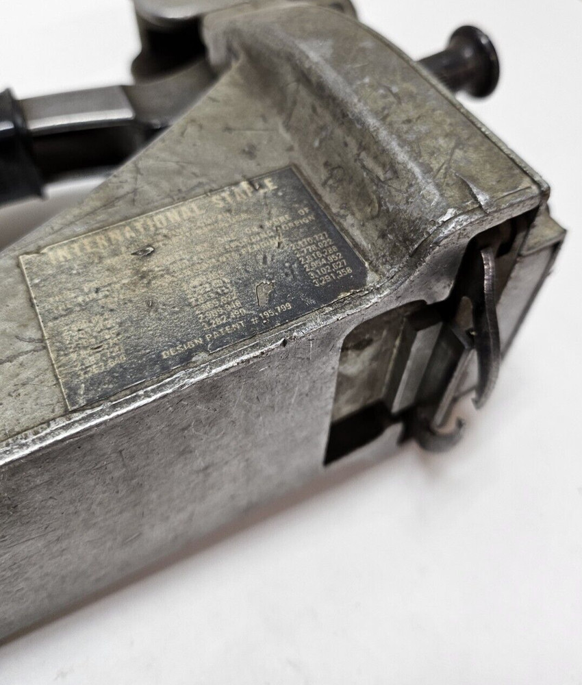 International Staple & Machine Co. HB5A56310 Hand Boxer Stapling Machine