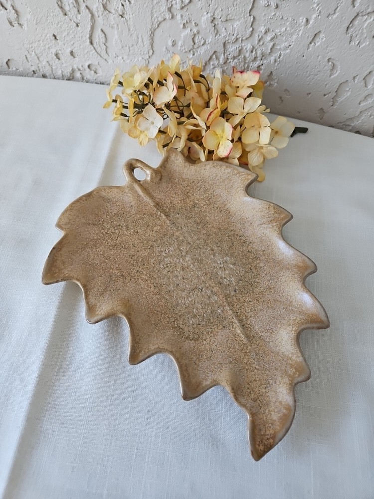 Leaf Pottery Dish Plate Beige Fall Autumn Table Decor