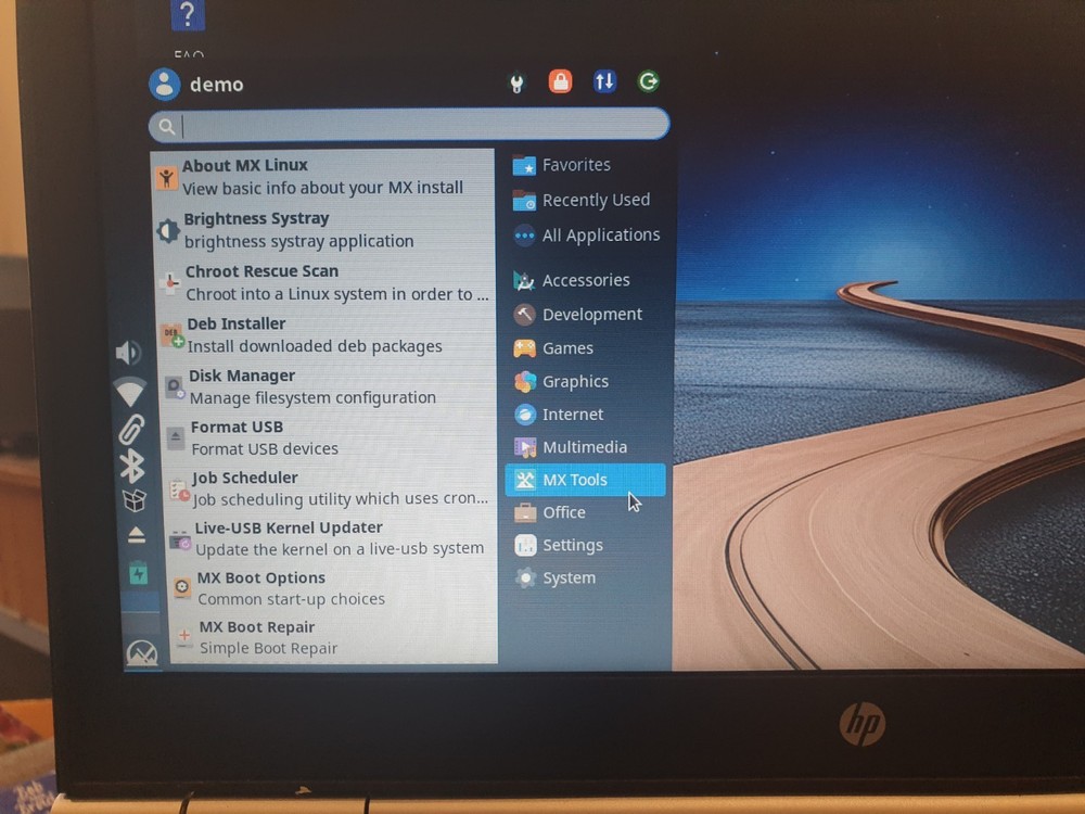 Linux MX V25.1, Xfce, 64-bit, Bootable Live and Install USB Flash Drive