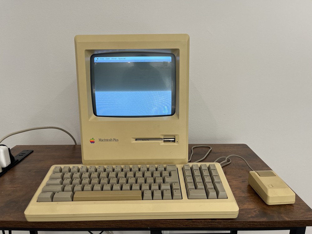 Apple Macintosh Plus 1MB M0001A Vintage Computer + Accessories. w Box