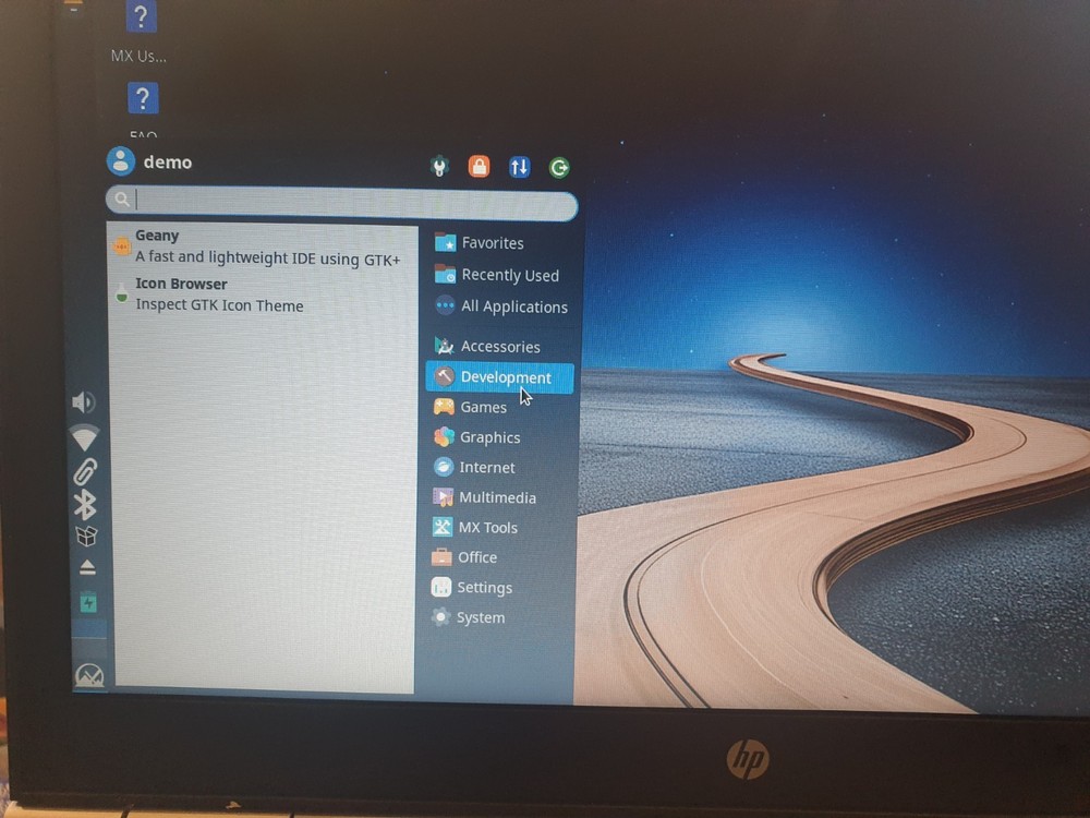 Linux MX V25.1, Xfce, 64-bit, Bootable Live and Install USB Flash Drive