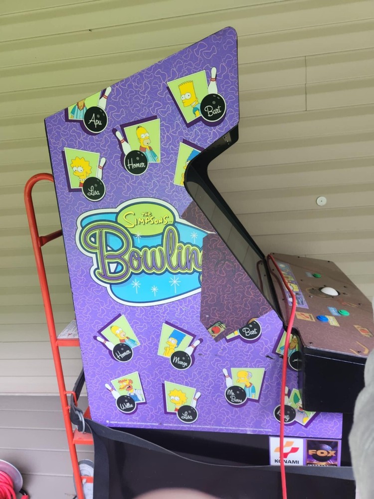 SIMPSONS BOWLING ARCADE MACHINE by KONAMI