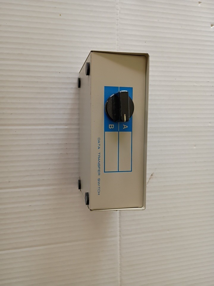 Vintage VGA Data Transfer Switch A/B Box 2 Position Video Switch No Power Needed