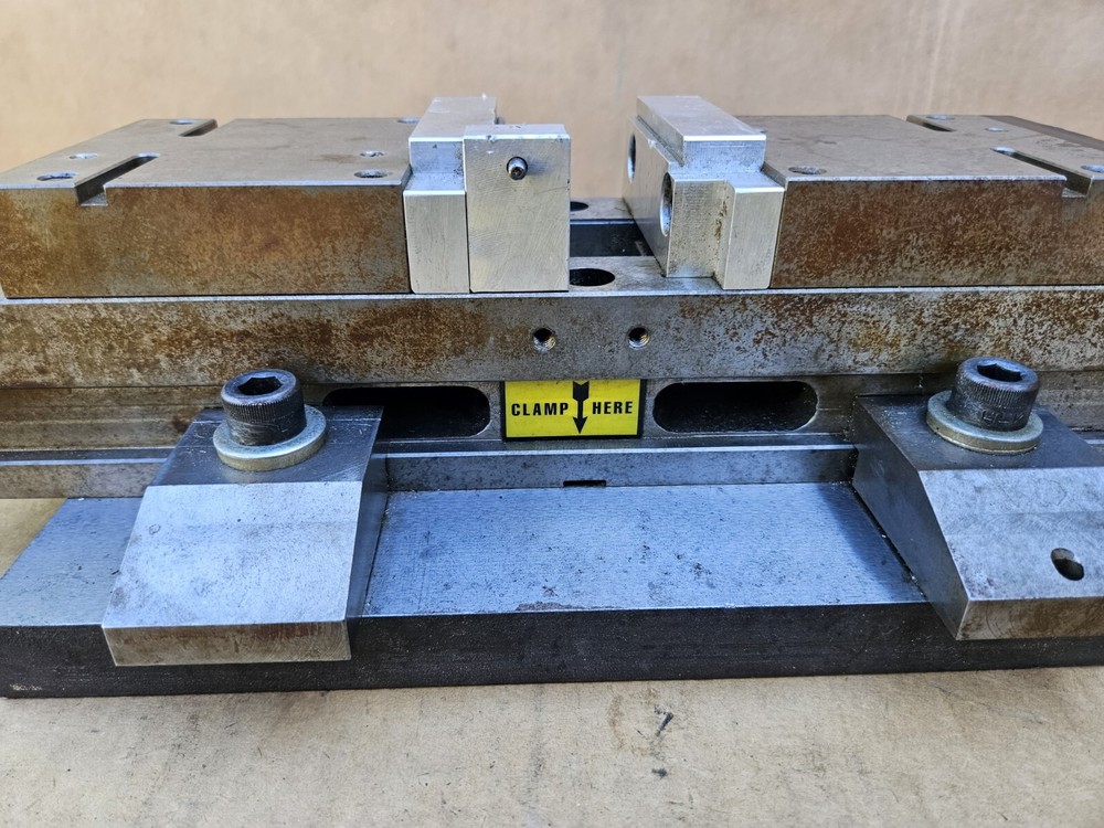 Kurt 4" ?? Vise Milling Machine Used