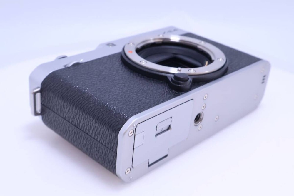 FUJIFILM X-E4 Body Silver 400350