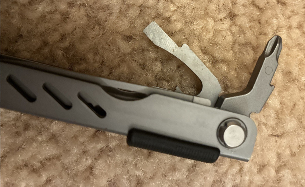 Pristine Discontinued Gerber Multi Tool Needlenose Drop Point blade with Sheath
