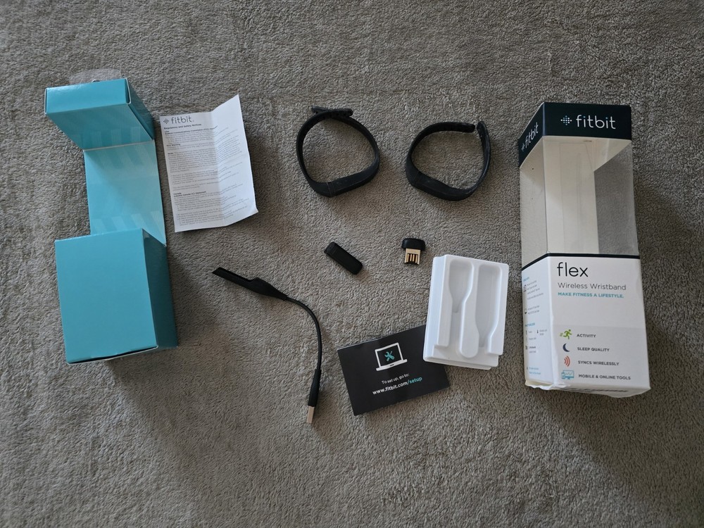 Fitbit Flex Wireless Activity Tracker - Black (FB401BK).