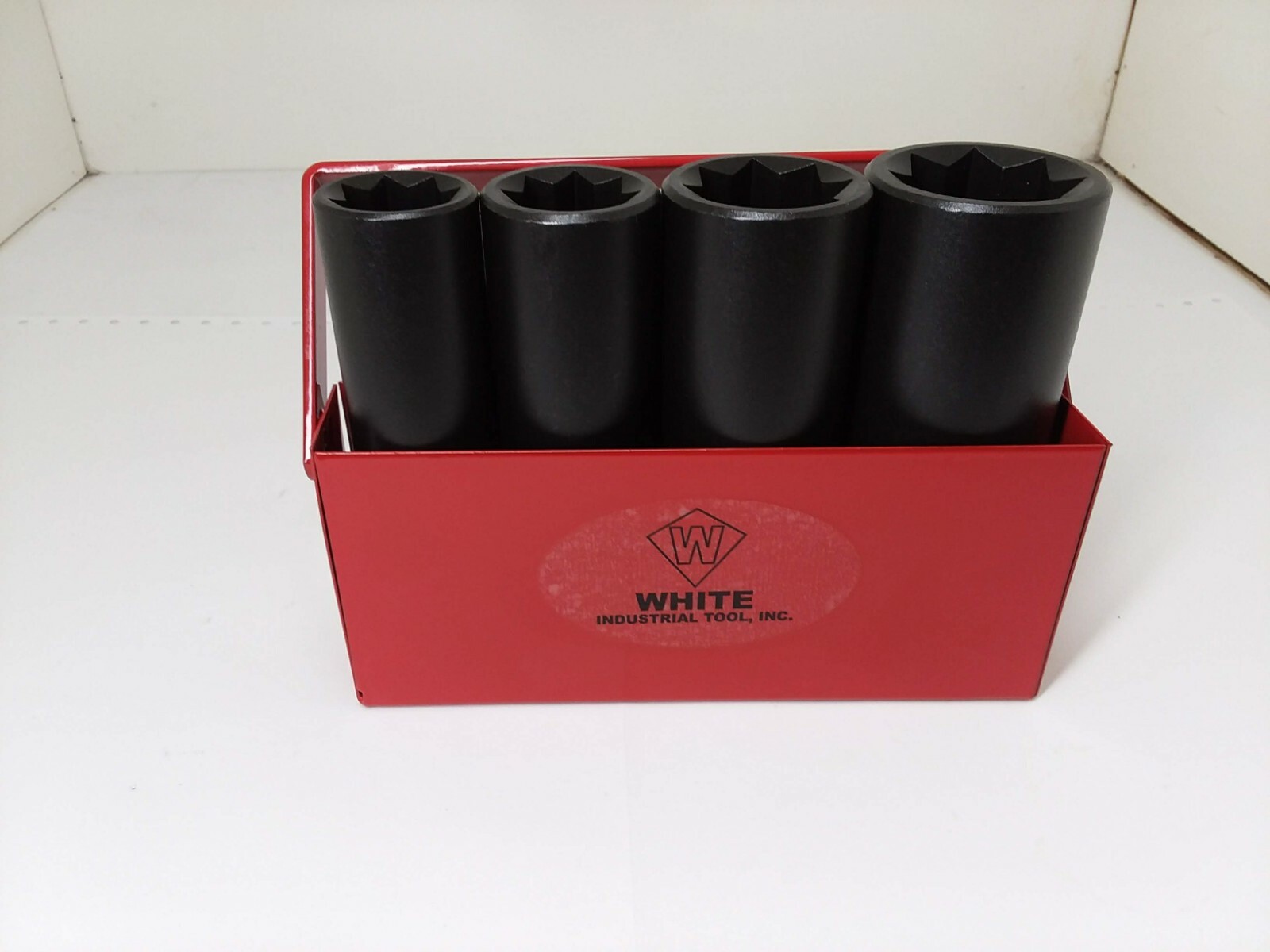White USA Lineman 8 point socket set 1/2" drive sizes 3/4,13/16, 1, 1-1/8 5"long