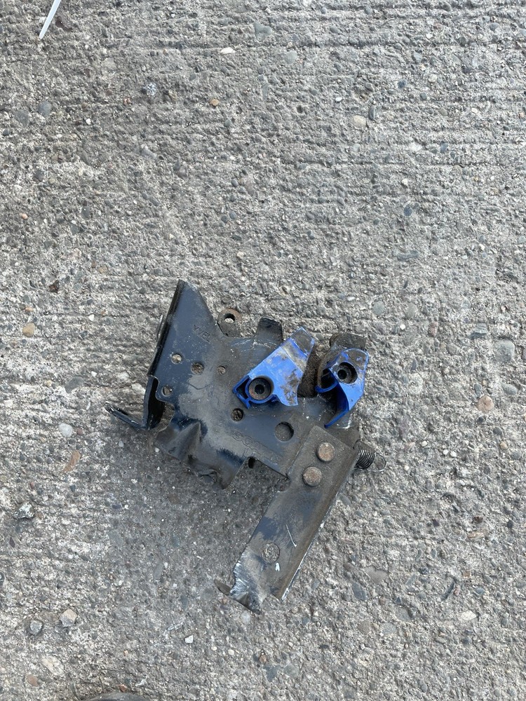 Scania R Upper Grill Lock RH