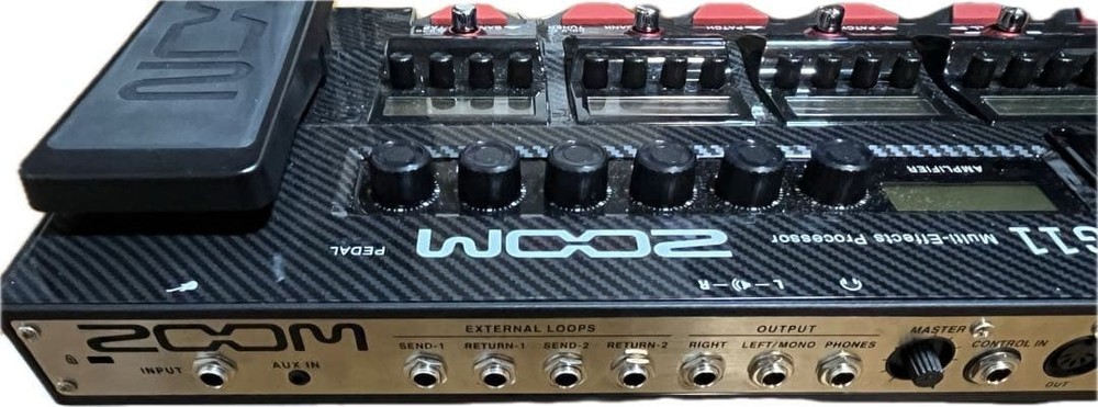 ZOOM G11 Multi-Effects Processor with AC Adapter Operation Confirmed