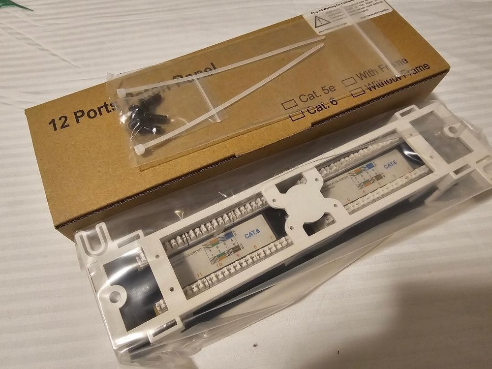 12-Port CAT6 UTP Mini Patch Panel 1U, Black