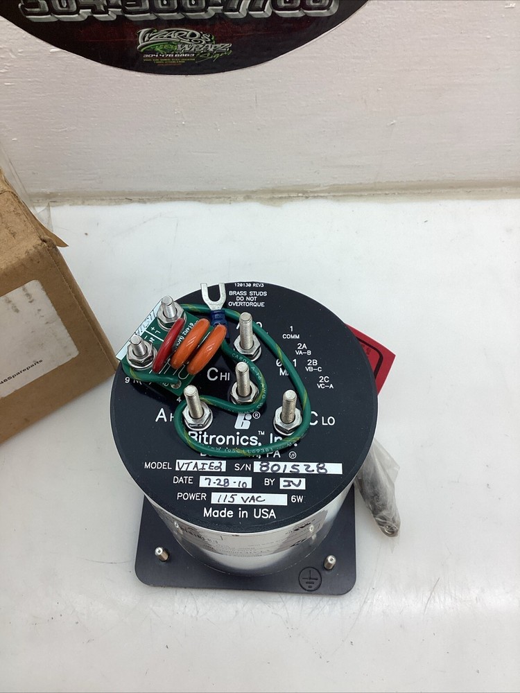 Bitronics VTAIE2000G400 Voltage Meter Triplex Digital Display NIB