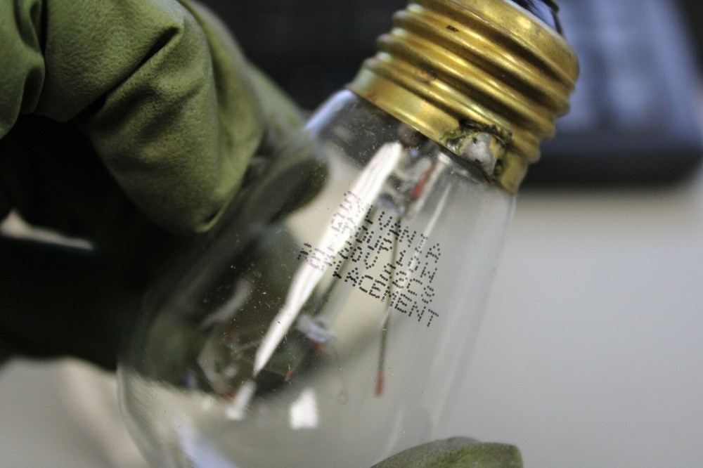 ONE (1) SYLVANIA LIGHT BULB S14