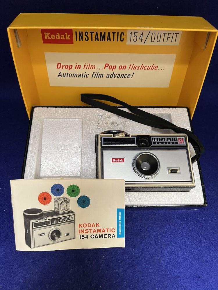 Vintage Kodak 154 Instamatic Camera with Box & Instructions untested
