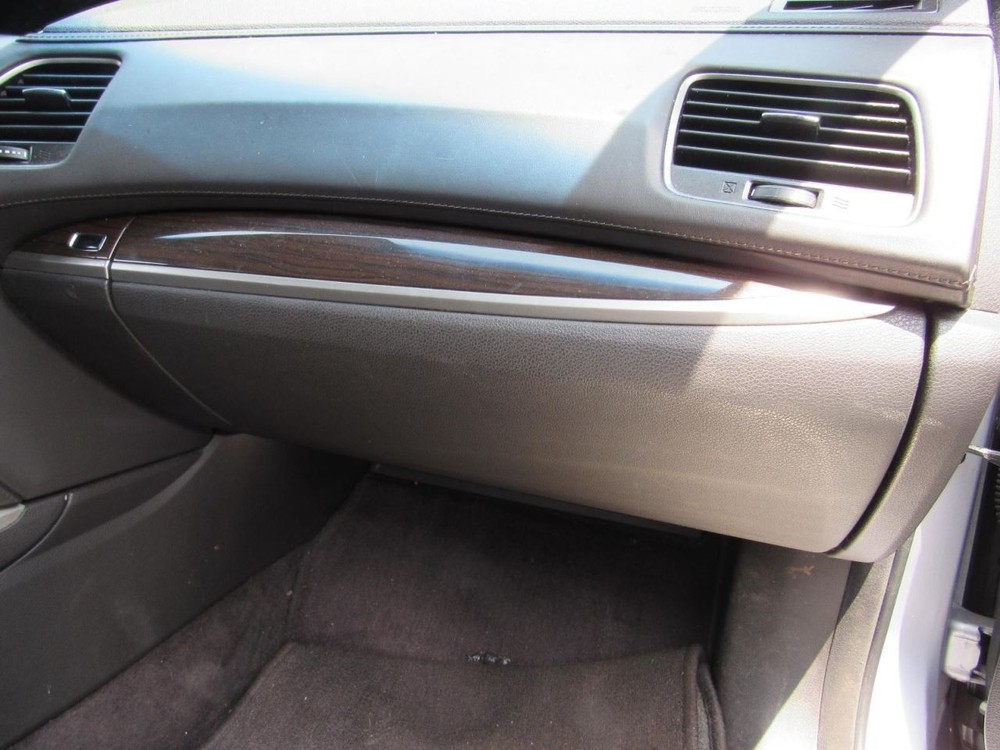 RLX       2016 Glove Box 1069733