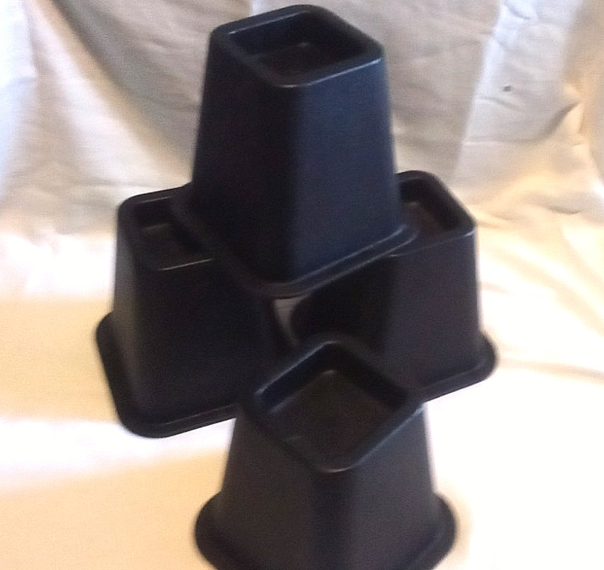Room Essentials Bed Risers 4 pack Sturdy Brown Plastic Dorm Room Storage