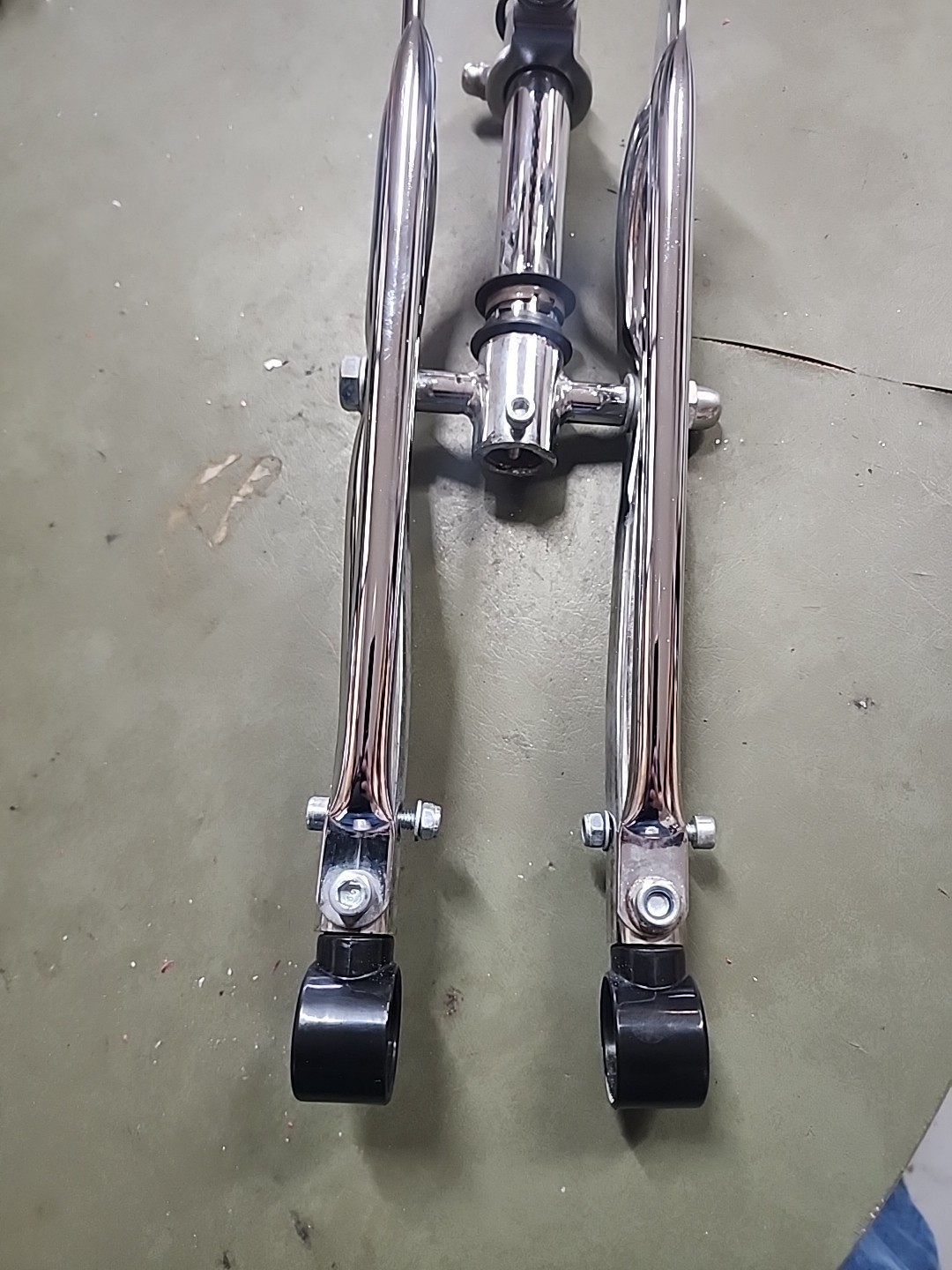 SCHWINN LIL STINGRAY TRICYCLE CHROME SPRINGER FRONT FORK HARD TO FIND NICE L$$K