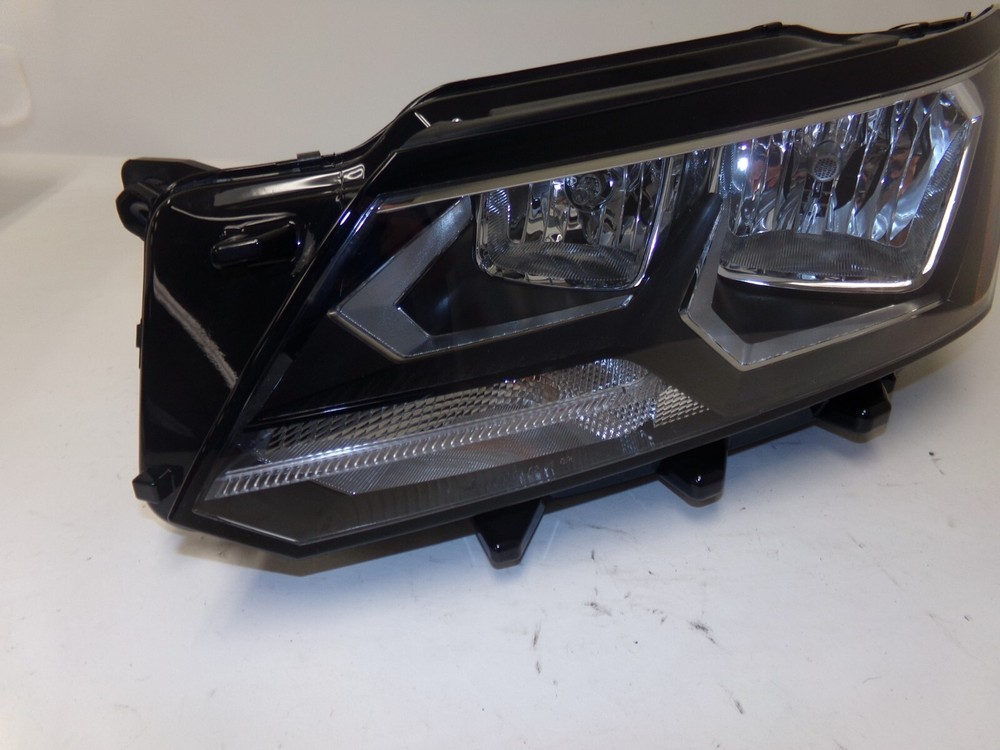 This is a Driver Left Headlight Halogen Fits 16-19 PASSAT