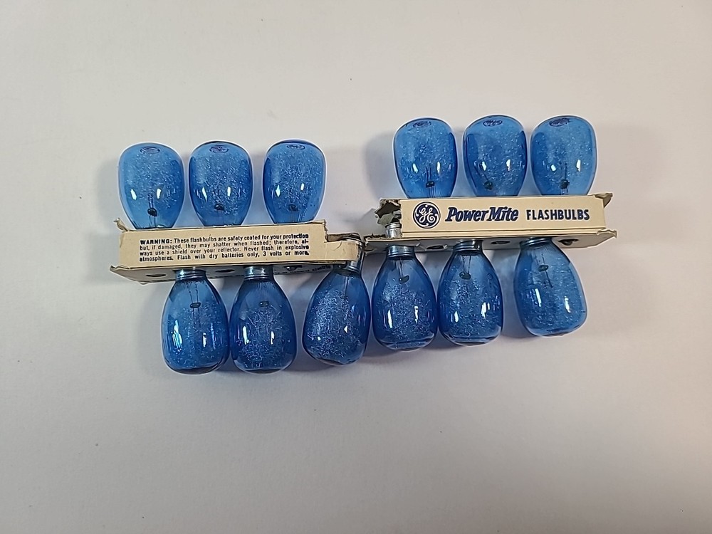 Vintage General Electric PowerMite M2B Flashbulbs