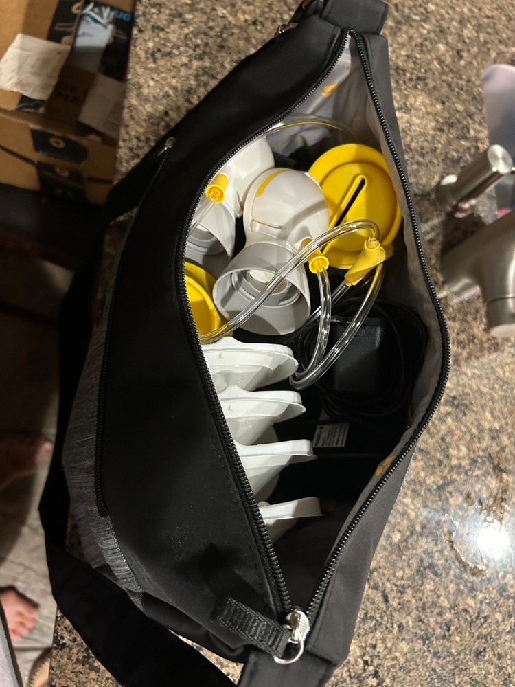 medela breast pump With Carrying Case