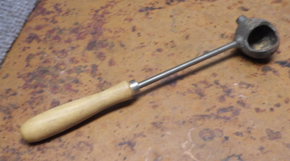 Vintage Casting Dipper Bottom Pour C2