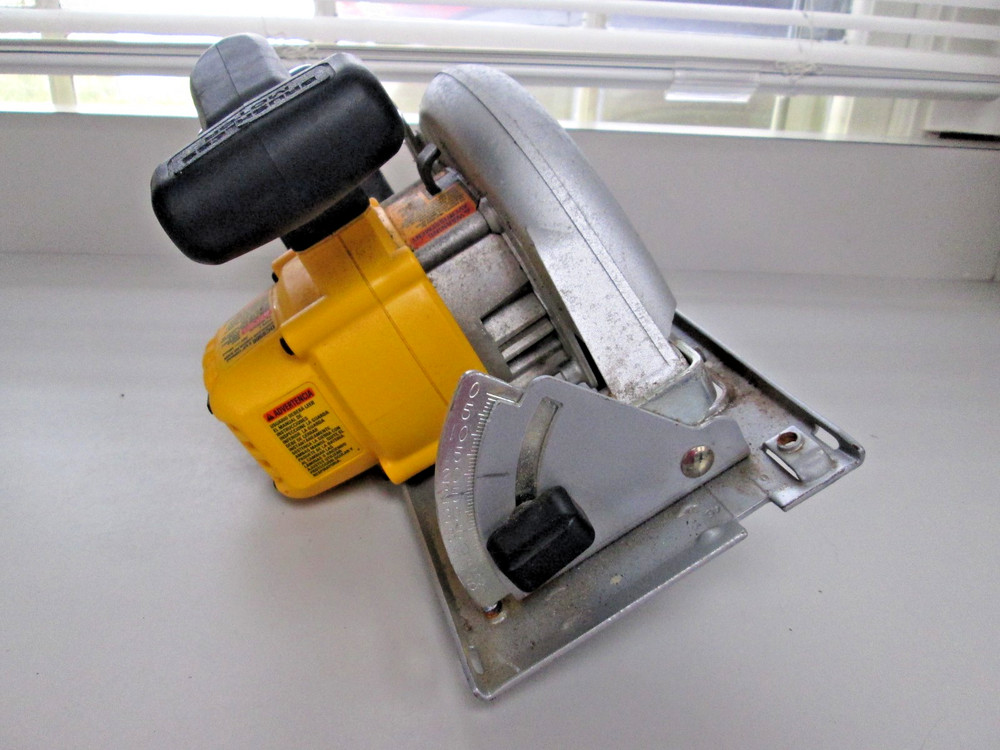 DEWALT Circular Saw DCS566 *Tool Only*