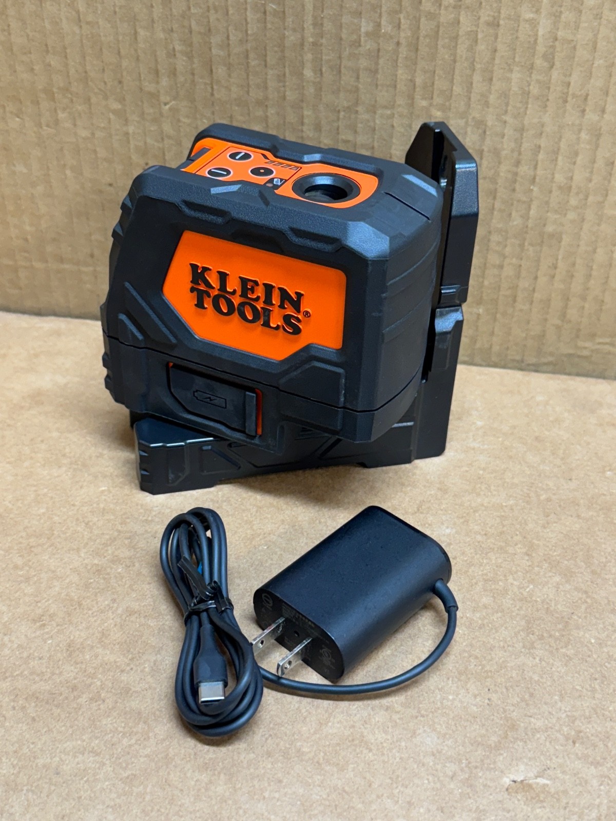 KLEIN TOOLS [93LCLGR] GREEN CROSS LINE LASER SELF LEVEL & PLUMB SPOT COMBINATION