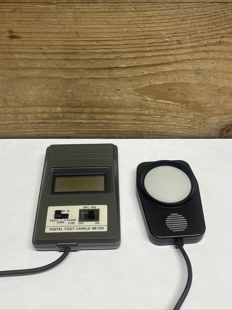 DFC-100 Digital Light Meter Foot Candle Lux Meter w/ Sensor Probe & Case